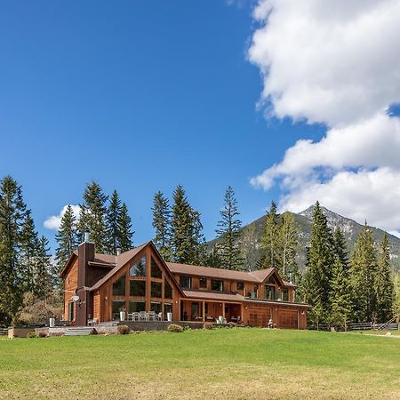 Home Lodge Golden Exterior photo